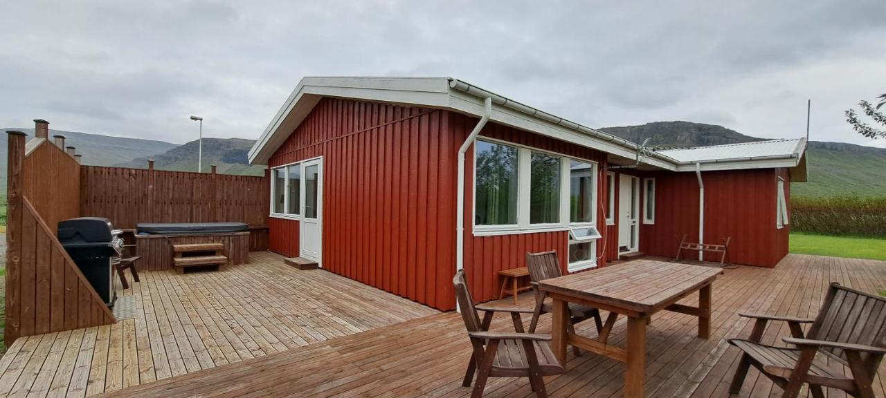 Aegisholt Privete House With Hot Tub Apartman Patreksfjordur Kültér fotó